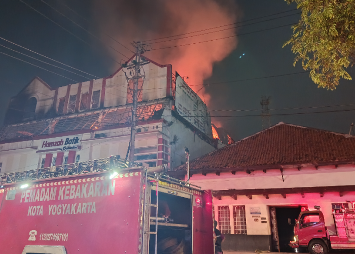 Kebakaran Hebat Hamzah Batik Malioboro Yogyakarta, 12 Mobil Damkar Dikerahkan