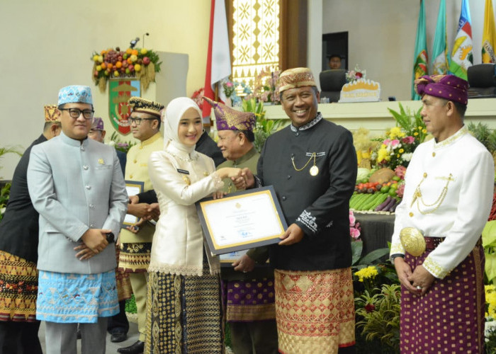 Plt. Bupati I Komang Koheri Hadiri Rapat Paripurna Istimewa DPRD Provinsi Peringati Hari Jadi ke-62 Lampung