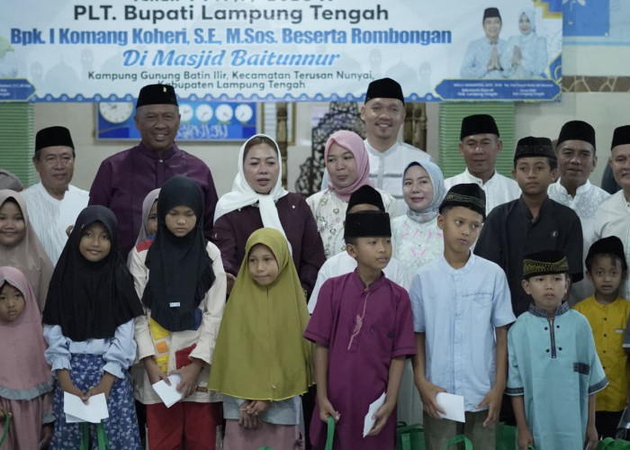 Silaturahmi dan Serap Aspirasi, Plt. Bupati Serta Plt. Ketua TP PKK Lamteng Gelar Safari Ramadhan 