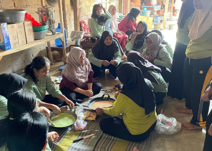 Tim Mahasiswa Berdampak UM Metro Beri Pendampingan Produk Unggulan KWT di Desa Rejoagung