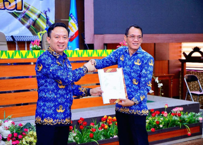 Pj Bupati Pringsewu Serahkan DPA 2025 Kepada Perangkat Daerah