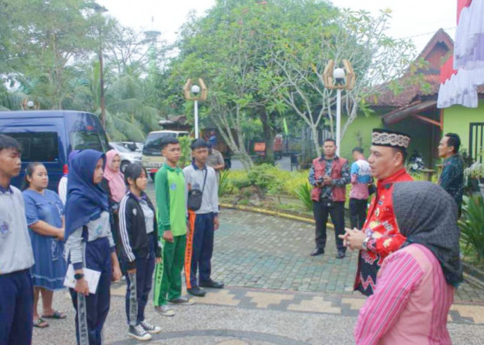 Lepas 7 Siswa Ikuti SR Tingkat SMA, Ini Pesan Walikota Metro