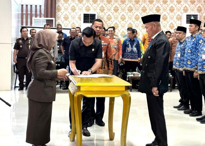 Bupati Elfianah Resmi Lantik Sunardi Sebagai Sekwan DPRD Mesuji