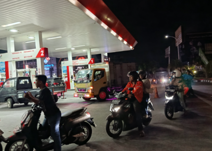 Antrean Pertalite Mengular hingga Malam di Yogyakarta, Ojol Keluhkan Pembatasan Kuota