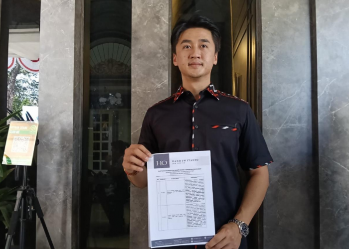 Nany Widjaja dan Dahlan Iskan Serahkan Bukti Tambahan