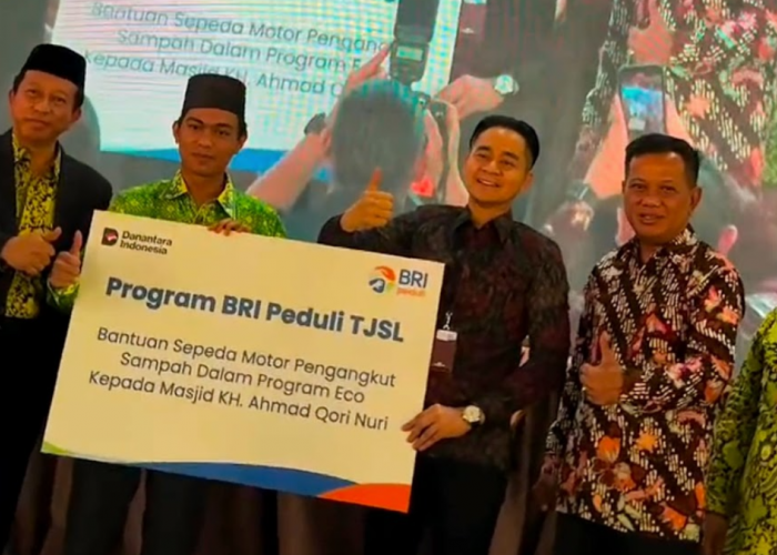 Dukung Program ECO Masjid di Ogan Ilir, TJSL BRI Peduli Serahkan Bantuan Motor Pengangkut Sampah
