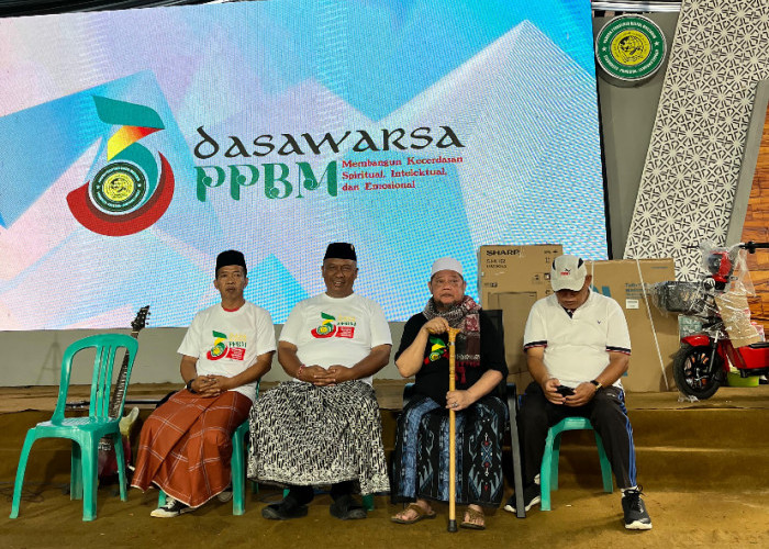 Jalan Sehat, Wabup I Komang Koheri Hadiri Perayaan Dasawarsa dan Haflah Akhirussanah Ponpes Baitul Mustaqim