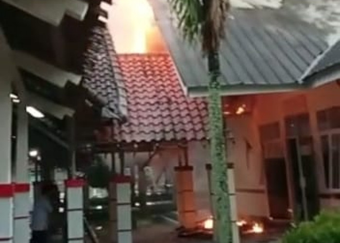 BREAKING NEWS: Kebakaran RSUD Demang Sepulau Raya, Lamteng