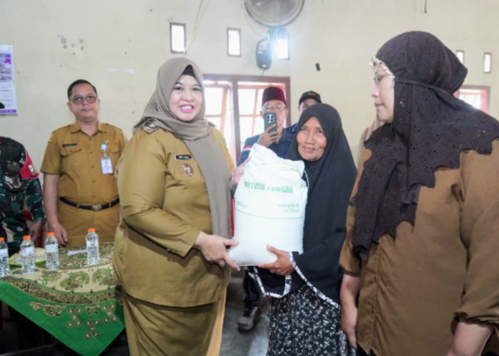 Warga Blitarejo Terima Bantuan Beras Tahap II dari Pemkab Pringsewu