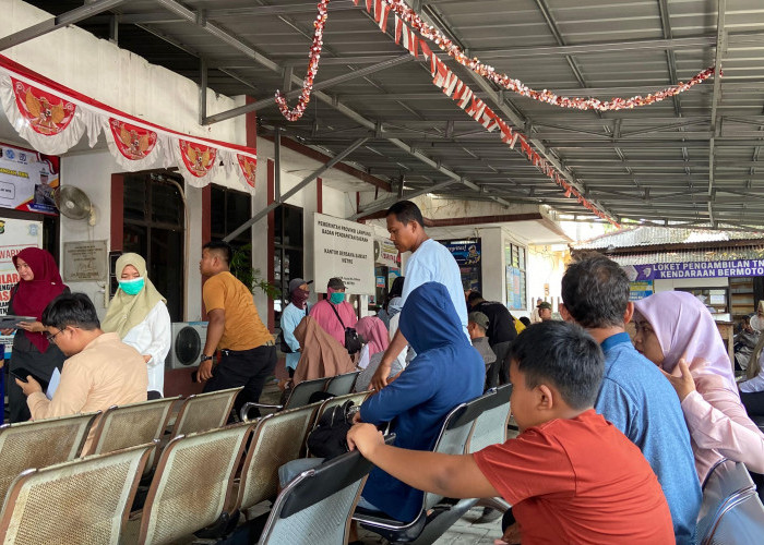 Warga Metro Geruduk Samsat Untuk Pemutihan Pajak Kendaraan Tapi Kurang Pemahaman, Ini Yang Dihapuskan