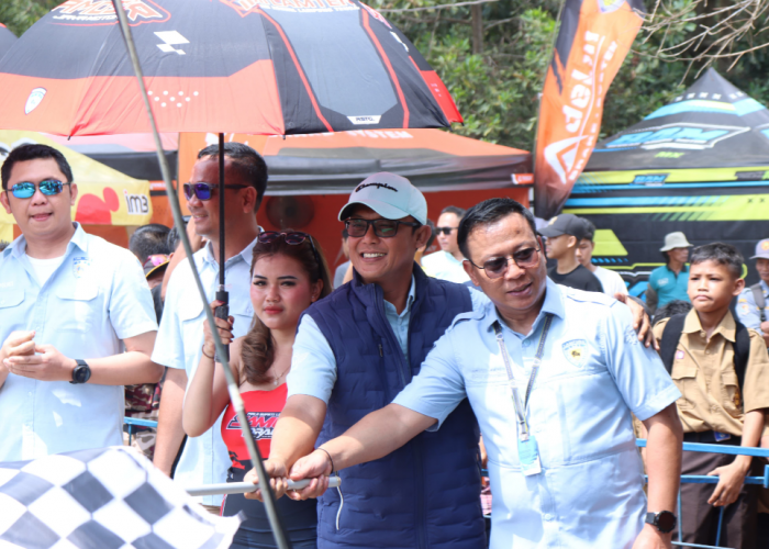 Bupati Didampingi Wabup Resmi Buka Piala Bupati Lampung Tengah Samosir Dragbike 2025