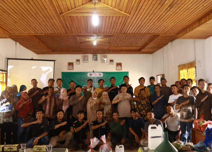 Himpunan Mahasiswa Matematika UM Metro, Beri Pendampingan Pembuatan Pupuk Organik Warga Desa Sidodadi