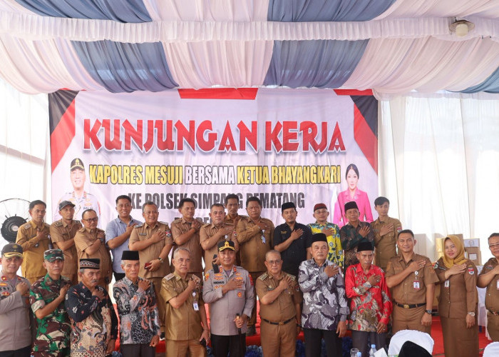 Kapolres Mesuji dan Ketua Bhayangkari Lakukan Kunjungan Kerja ke Mapolsek Simpang Pematang