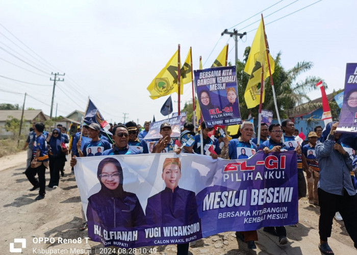 Dikawal Ribuan Pendukungnya, Elfianah -Yugi Mendaftarkan Diri ke KPU Mesuji