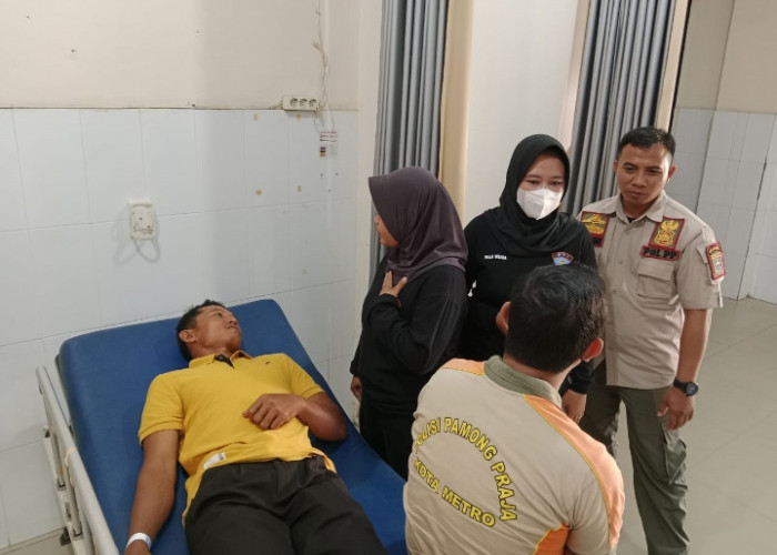 Batuk Keluar Darah, Anggota Satpol PP Korban Pemukulan Dilarikan ke RS