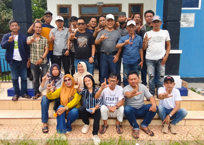 Demo: Kembalikan Anggaran Publikasi Kami dan Berhentikan Sekwan Lamteng 