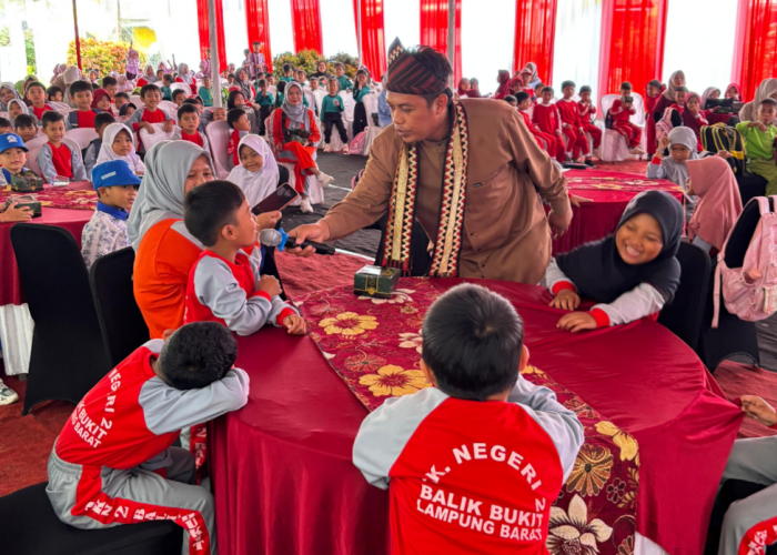 Pendongeng Asal Metro Meriahkan  Festival Literasi Nasional Lampung Barat