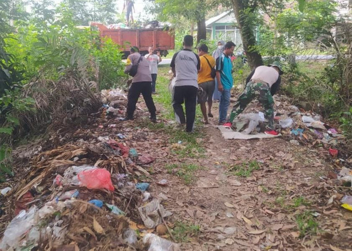Gotong Royong Bersihkan Sampah, Polisi: Kami Peduli