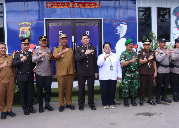 Pastikan Kesiapan, Plt. Bupati Bersama Kapolres Lamteng Tinjau Pos Pelayanan Nataru 2026