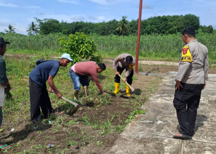Sinergi Tanpa Batas! Polsek Dente Teladas dan Warga Bahu Membahu Jaga Lingkungan