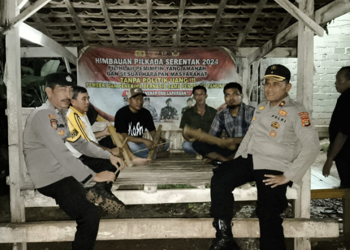 Perkuat Kamtibmas, Kapolsek Simpang Pematang Tinjau Pos Kamling dan Berikan Kentongan untuk Warga