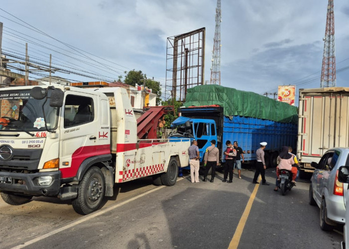 Satlantas Polres Mesuji Evakuasi Tiga Kendaraan Alami Lakalantas di Simpang Pematang 