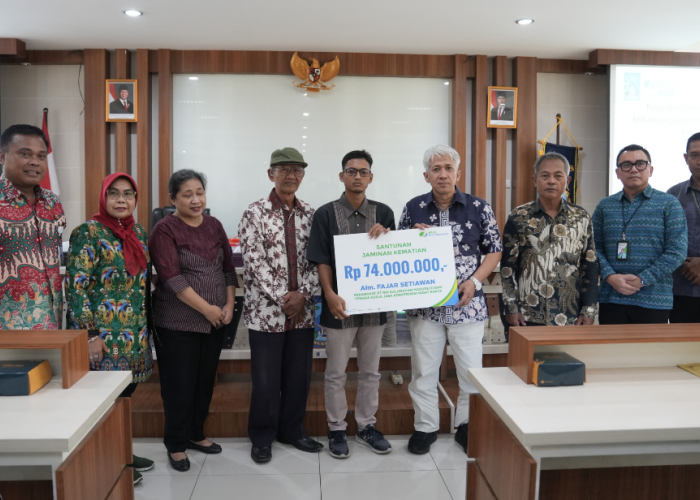 Pemkab Sleman Salurkan Santunan Kematian bagi Tenaga Kerja Jasa Konstruksi Padat Karya