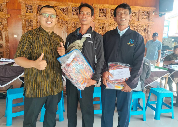 828 Calon Pengurus RT/RW Condongcatur Terima Seragam Lurik dan ATK Jelang Pengukuhan