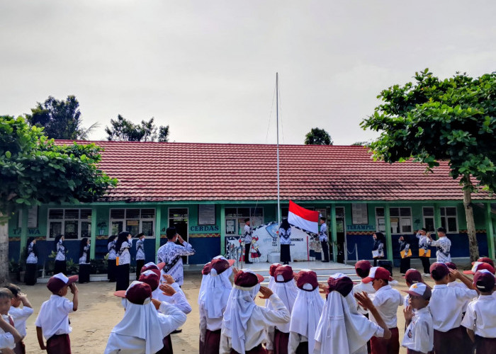 Peringati Hari Guru Nasional Ke-80, SDN 2 Hargomulyo Gelar Upacara Bendera