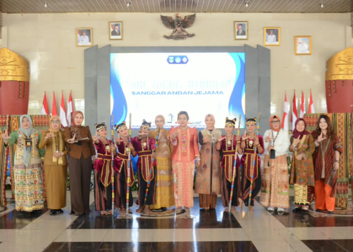 Dekranasda Lampung Tengah Kenalkan Batik dan Tapis kepada Generasi Muda Lewat PKD 2026