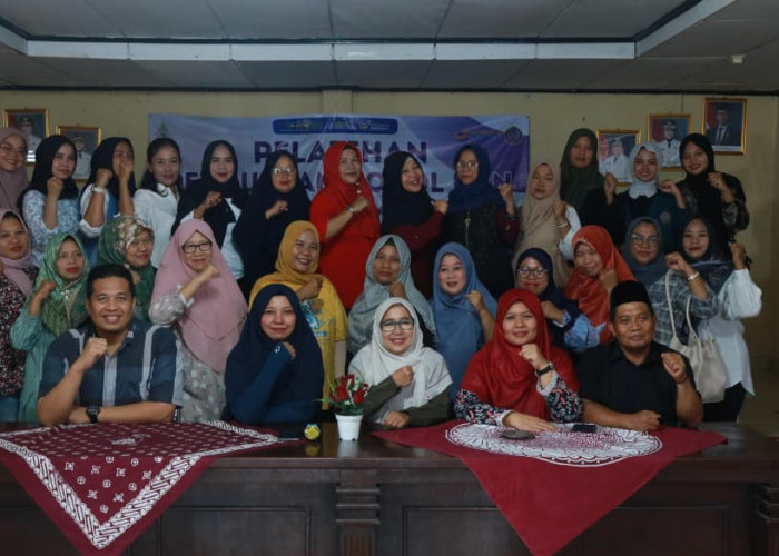 Tim PKM UM Metro Gandeng Masyarakat Banjarrejo Dorong UMKM Lewat Pelatihan Dodol dan Sambal Kemasan