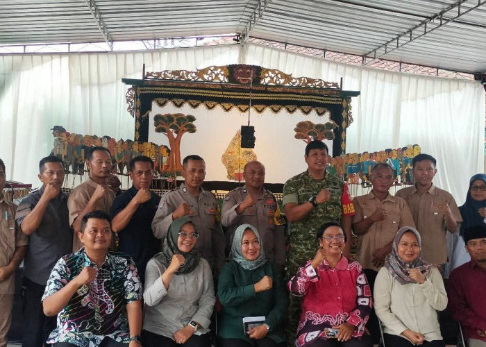Dinsos DIY dan DPRD DIY Kenalkan Sekolah Rakyat Lewat Wayang Cakruk di Condongcatur
