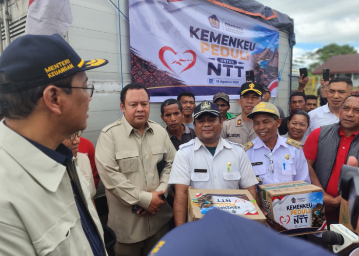 Menkeu Purbaya dan Komisi XI DPR Tinjau Wilayah Terdampak Banjir di NTT