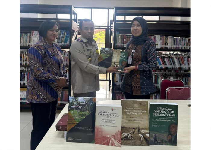 Kepala Kantor Kementerian ATR/BPN Mesuji Berbagi Buku ke Perpustakaan Daerah 