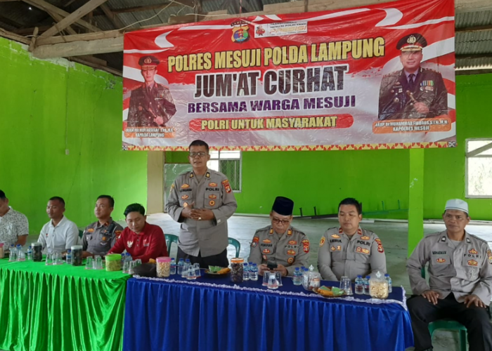 Jumat Curhat Polres Mesuji, Salurkan Bantuan Sembako untuk Warga Desa Bangun Jaya