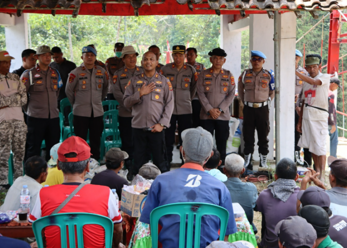 Renovasi Jembatan Gantung Bumi Arum Rampung, Warga Tutup Kegiatan dengan Makan Bersama