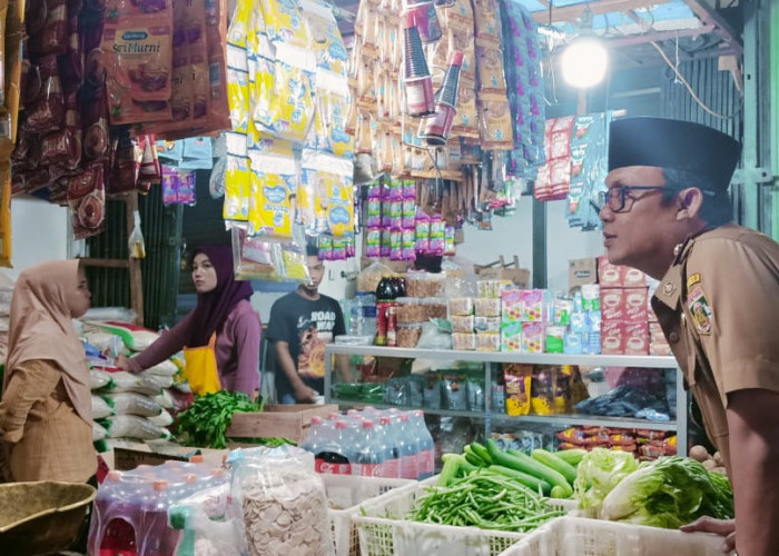 Sidak Pasar, Bupati Lamteng Cek Pasokan Bahan Pokok Bulan Ramadhan