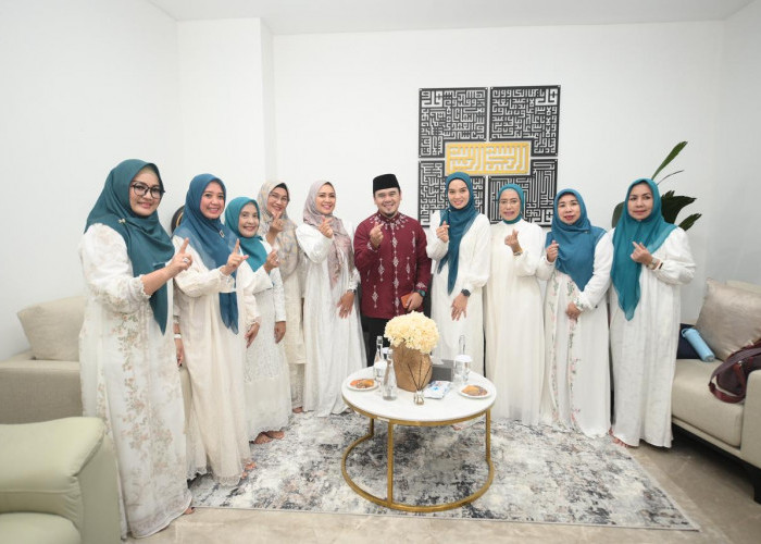 Ketua TP PKK Ibu Purnama Wulan Mirza Hadiri Kajian Akbar di Masjid Raya Al-Bakrie