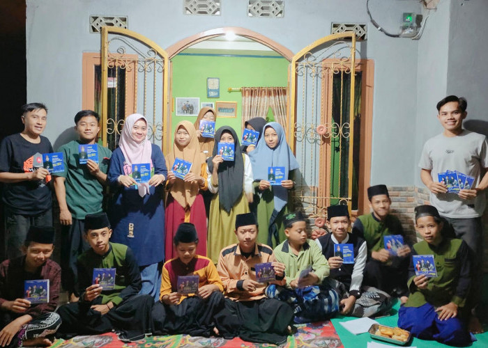 Dosen UM Metro Beri Pelatihan Bahasa Inggris Pada Kelompok Pemuda di Suoh Lampung Barat