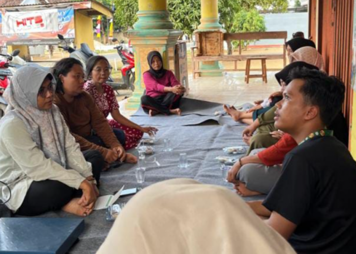 PPK ORMAWA HIMADIKMI UM Metro Dampingi Pengelolaan Sistem Tabungan Sampah di Desa Rejo Agung