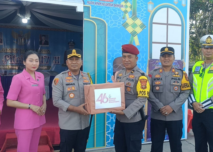 Tinjau Pos Yan & Pos PAM, Kapolres Ketua Bhayangkari Cabang Mesuji Beri Bingkisan kepada Petugas