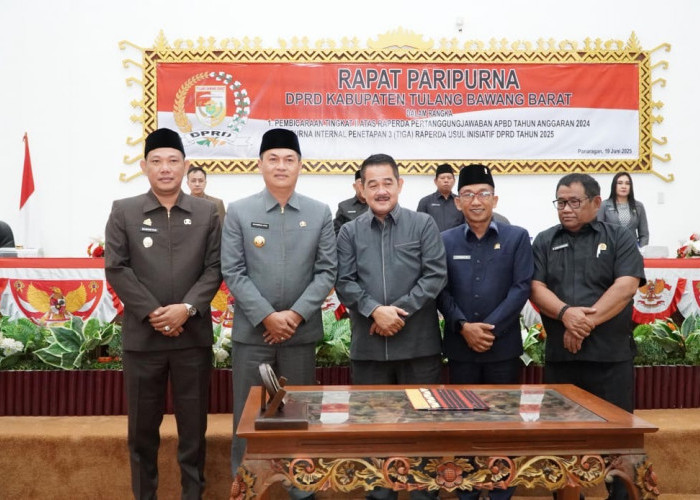 Bupati Tubaba Hadiri Rapat Paripurna DPRD Dalam Rangka Pembicaraan Tingkat II Raperda Pertanggungjawaban APBD 