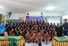 HIMADIKMI FKIP UM Metro Dampingi Siswa SMAN 1 Gunung Sugih Kembangkan Hard Skill Fotografi Acara