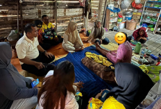 Bupati Mesuji Lakukan Home Care Tiga Warganya di Kecamatan Mesuji 