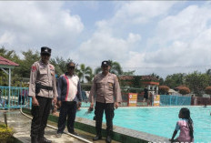 Anggota Polsek Way Serdang Amankan Aktivitas Wisata di Alun-alun Desa Hadi Mulyo