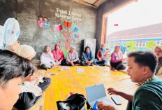 PPK ORMAWA HIMADIKMI UM Metro Dampingi PKK Desa Rejo Agung Manfaatkan Smartphone untuk Pengembangan Usaha