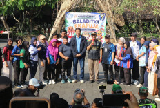 Menkeu Purbaya Kunjungi Pasar Ngasem, Dorong UMKM dan Motivasi Siswa Saat Kunker di Yogyakarta