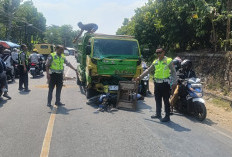 Diduga Menyalip di Tikungan, Pemotor Tewas Tabrak Truk Pasir di Pringsewu