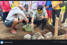 Wali Kota Metro dan PDM Metro Letakkan Batu Pertama Rumah Pak Rokhim