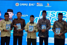 Puncak Resepsi Milad ke-18, RSUM Metro Launching Buku Sejarah dan Beri Penghargaan Pegawai Masa Bakti 10 Tahun